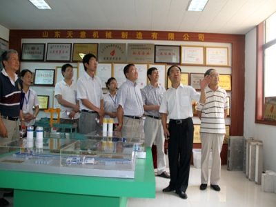 2012.7.28日山東天意兩項(xiàng)科技成果鑒定順利通過，北京領(lǐng)導(dǎo)專家，到我公司參觀指導(dǎo)