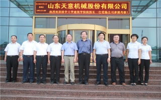 清華大學建筑設計研究院副院長、研究員侯建群蒞臨