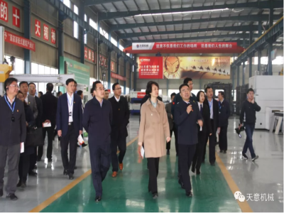 濟(jì)寧市委常委、組織部部長孔凡萍帶領(lǐng)全市“兩新”組織黨建工作現(xiàn)場觀摩團(tuán)蒞臨天意機械調(diào)研指導(dǎo)