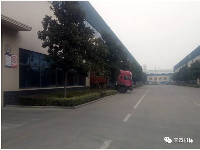 天意機(jī)械為柬埔寨客戶加工生產(chǎn)年產(chǎn)80萬平方輕質(zhì)墻板生產(chǎn)線成功裝車啟運(yùn)！