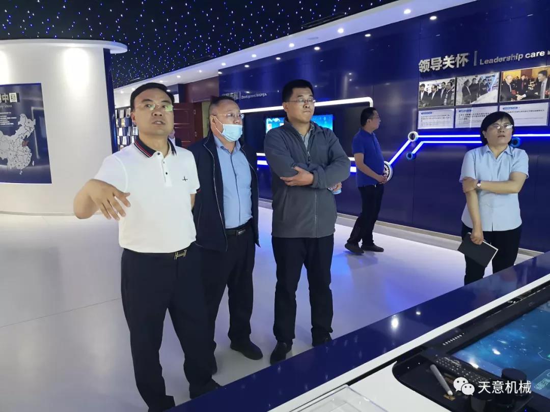 哈爾濱工業(yè)大學(xué)張教授、于教授蒞臨天意機(jī)械就智能焊接技術(shù)進(jìn)行交流指導(dǎo)