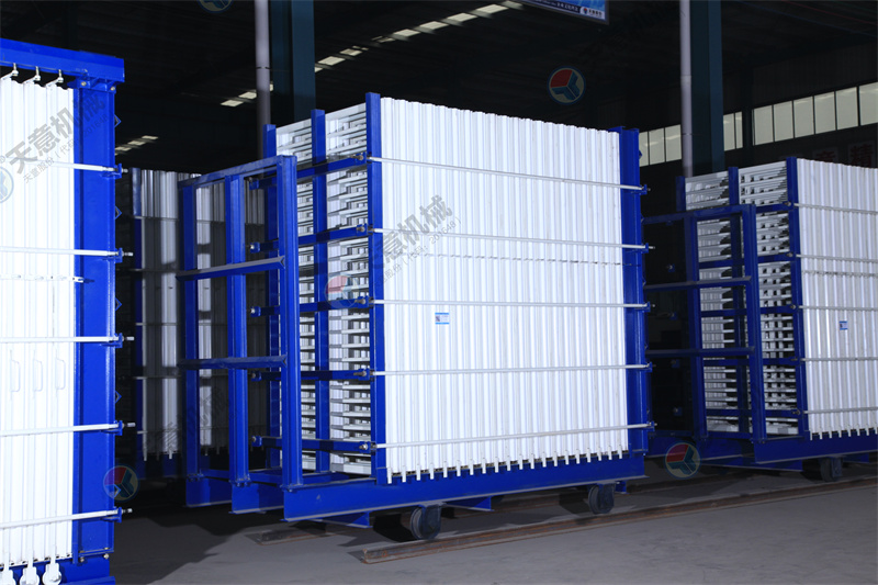 一次成型40塊板的復(fù)合墻板機，究竟有多好？